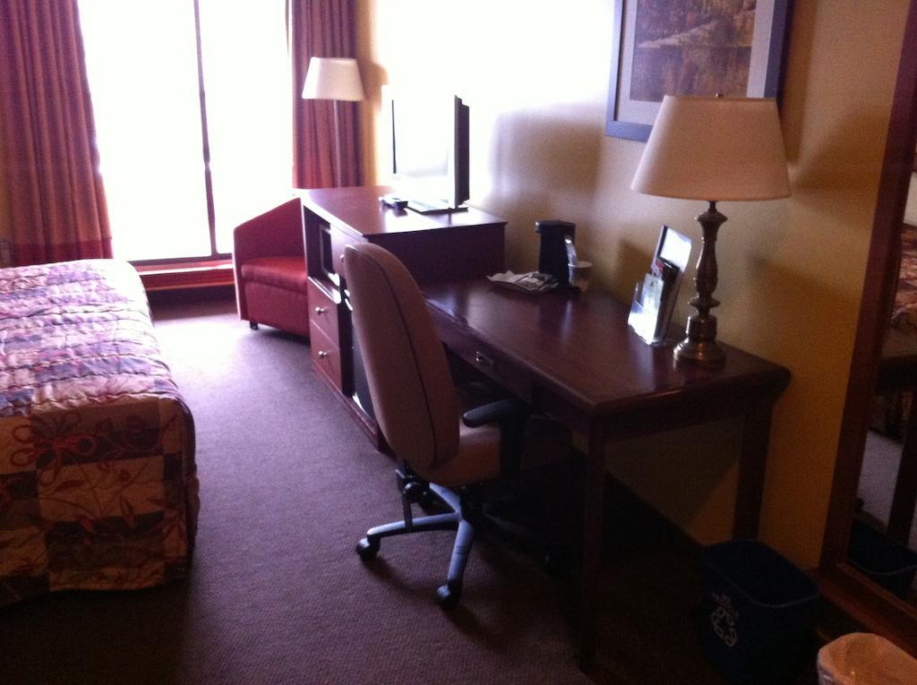 Dartmouth Oceanview Hotel Halifax Room photo